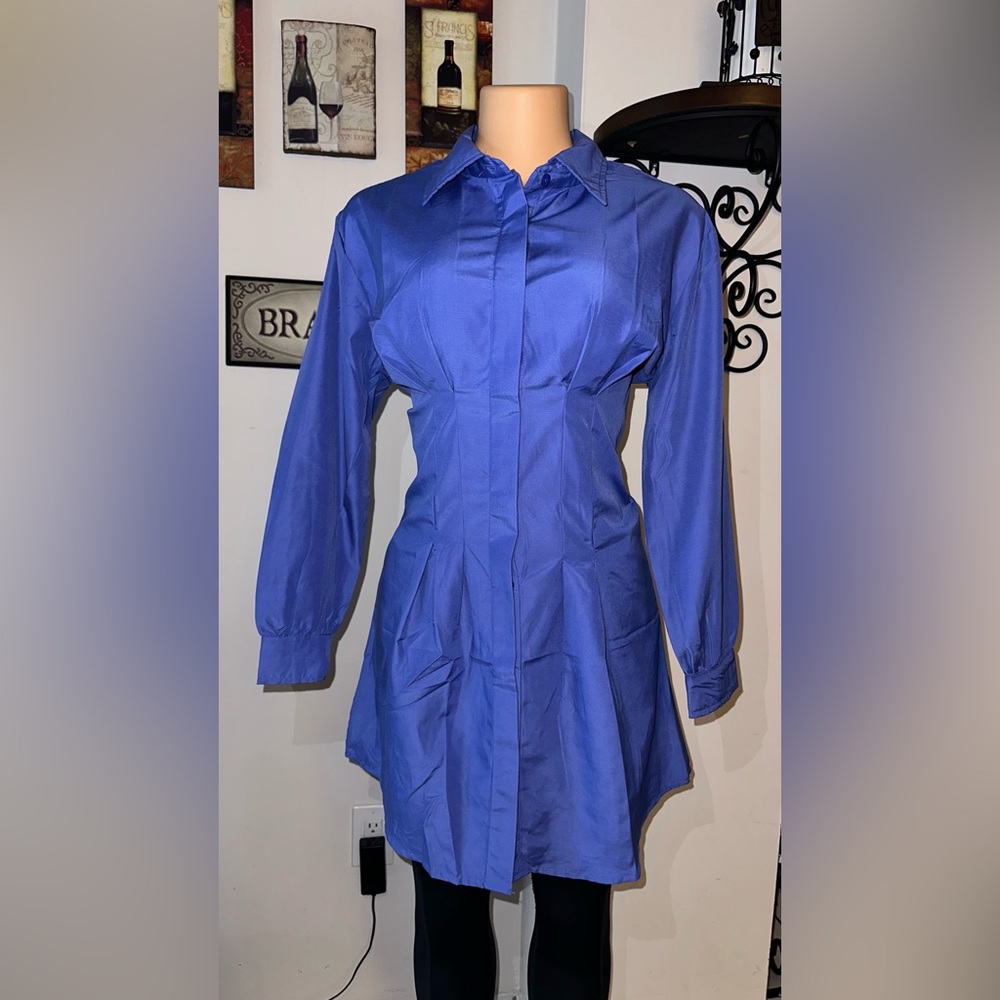 NWT TUNIC  HIDEN BOTTOMS FRONT SHIRT TUNIC BLUE SKY SIZE L BELT NOT INCLUDED